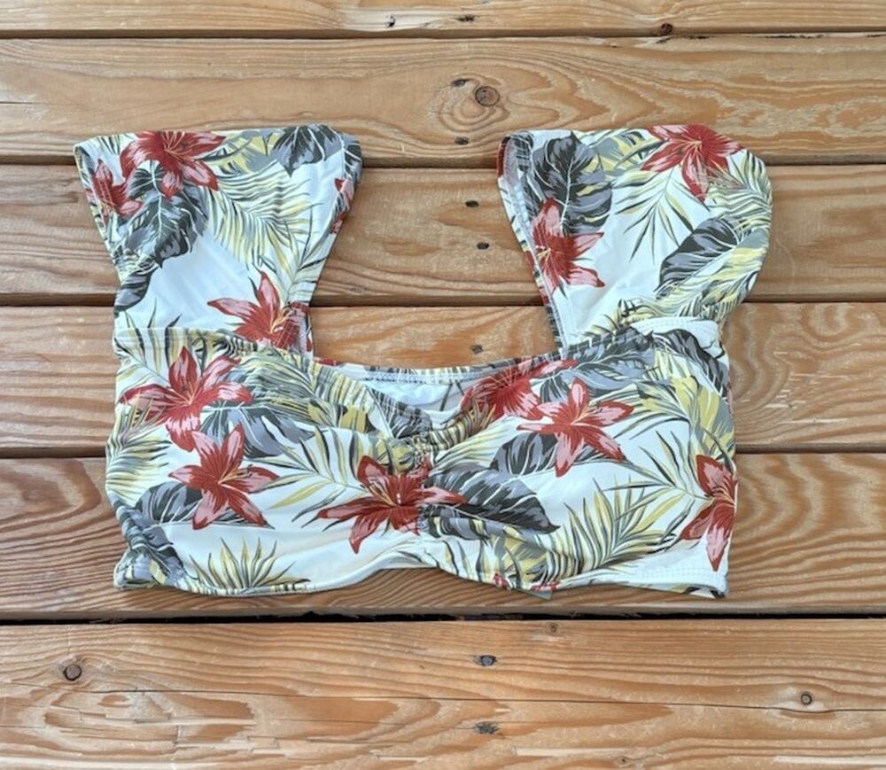 Salty Weekend NWT Women’s Floral swim Top size XL Green Ap